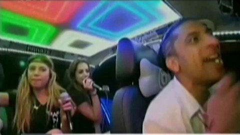 Taxi karaoke 'có một không hai' trên thế giới